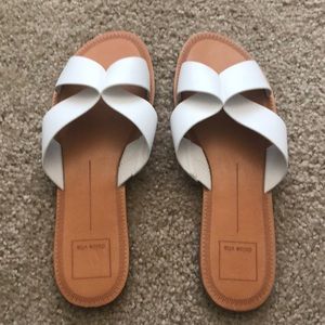 Flat sandals